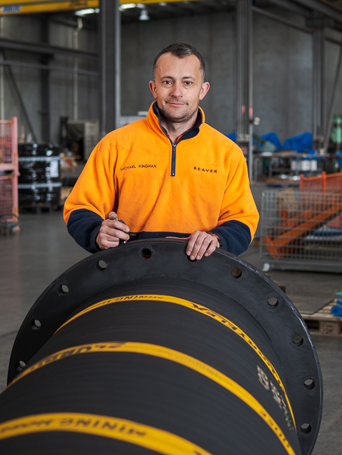 Inspecting the integral flanged end connection of a flexible Slurryflex mining hose
